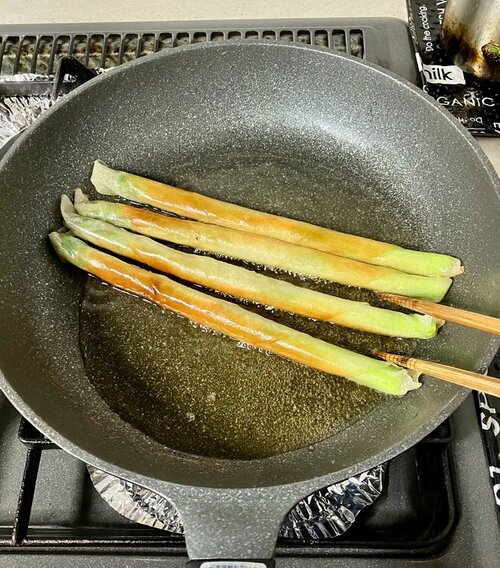 自宅で居酒屋気分！塩味で楽しむ「アスパラ春巻き」の簡単15分レシピ