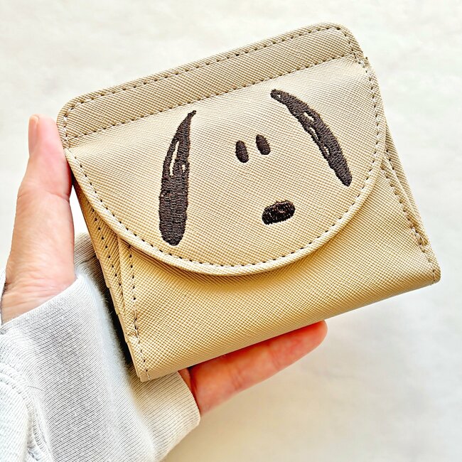 こんなスヌーピー、初めて見た!しまむらコラボの“めちゃかわ財布”小銭が取り出しやすくて嬉しい!《購入レビュー》