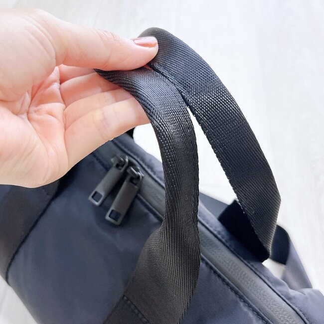 「取り寄せてでも買って良かった」「ヘビロテ確定」無印良品の“万能ミニバッグ”見た目以上に荷物が入って大助かりです！「みんな買ってほしい」