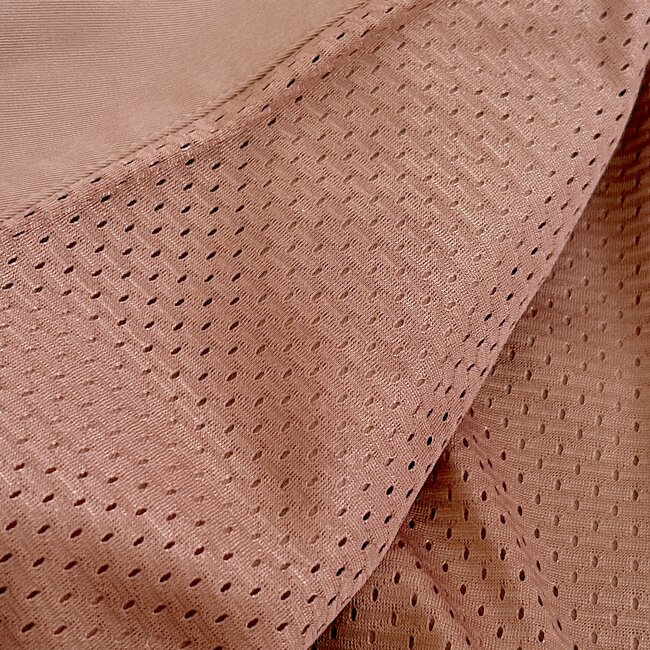 気温9度でも寒くない！ワークマンの“1900円アウター”が春まで使えてオシャレ！「冷たい風を中まで通さない」「暖かいから最高です」