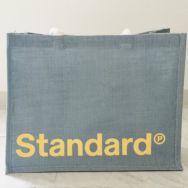 2Lのペットボトルが4本入る!ダイソー姉妹店の「大容量バッグ」色違いも欲しくなる優秀さです!