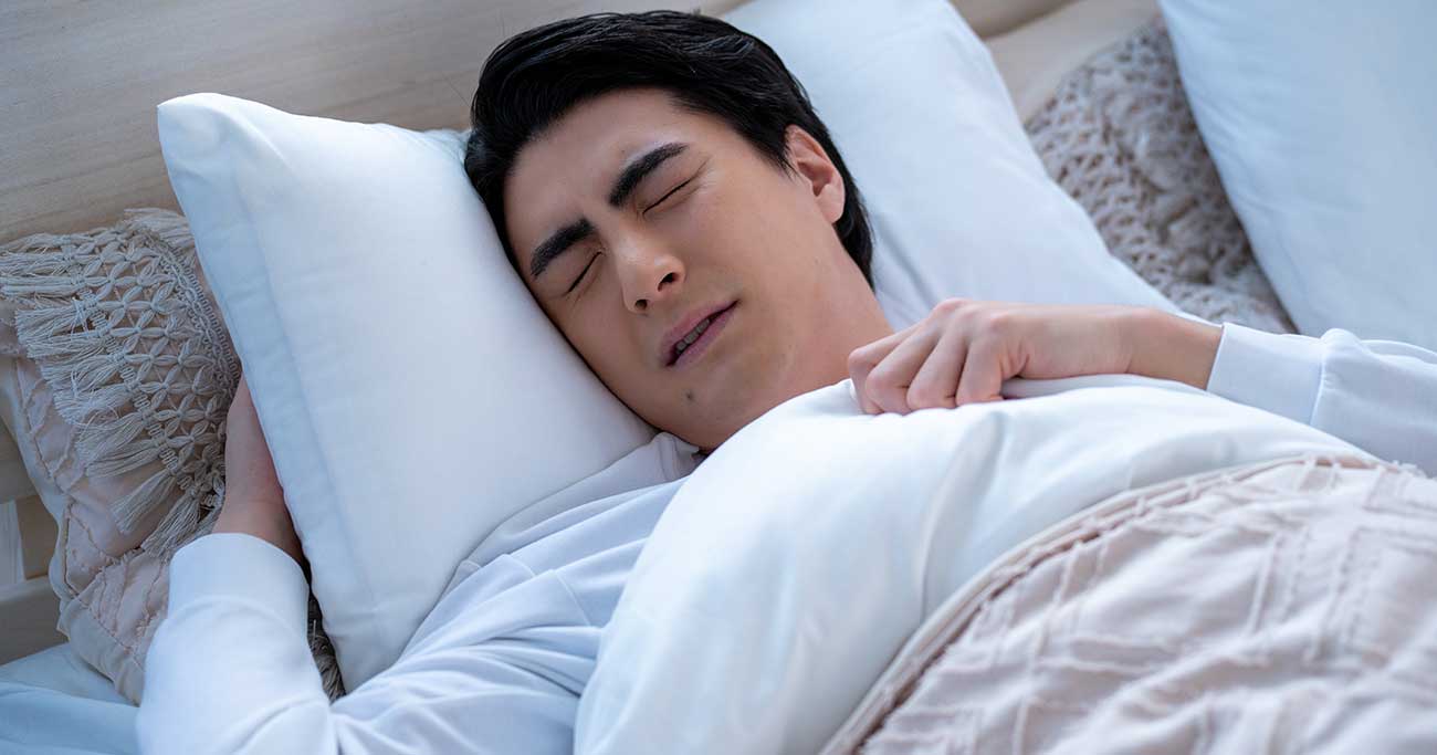 「重い布団じゃないと眠れない」は危険信号！ 熟睡してスッキリ目覚める寝具の真実