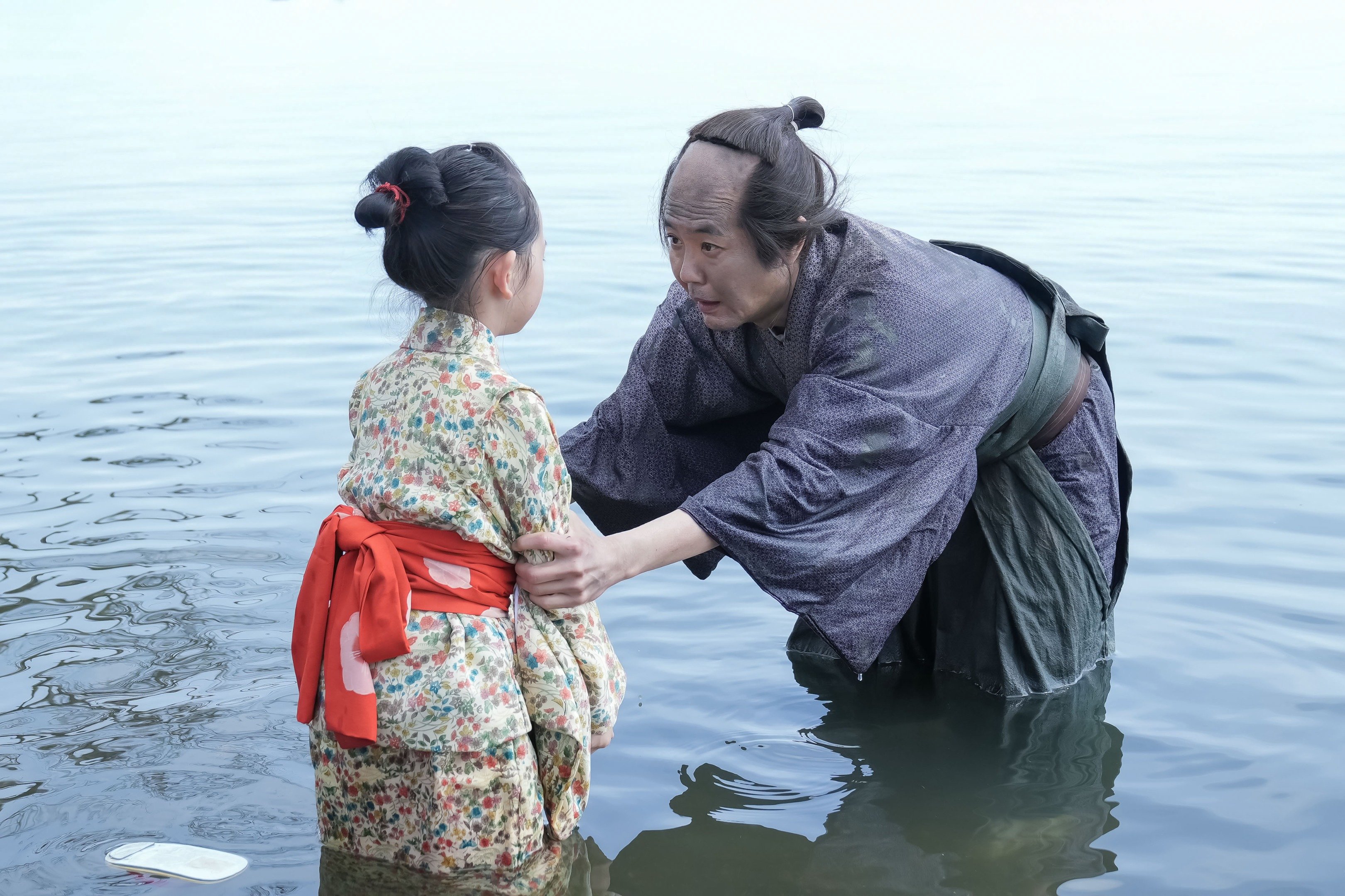 早くも神回！借金王者・司之介（岡部たかし）の“悪びれないおかしみ”はハマり役〈ばけばけ第4回〉