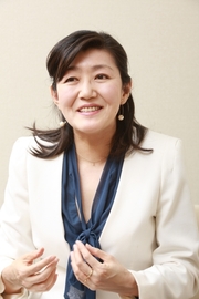 女子の就活、理想の職場のキーワードは「キラキラ女子」と「20時退社」!?ジャーナリスト白河桃子さん×経済産業省・坂本里和さん【特別対談・後編】