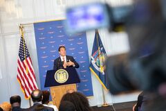 クオモNY知事の問題、米民主党の変化を露呈