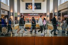 米国の党派的な経済格差、オミクロン株で拡大も
