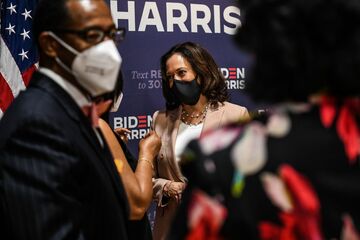 ハリス氏、黒人・中南米系の票取り込みに奔走