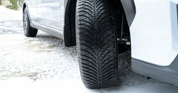 日本の冬に現れる悪魔の路面！車のタイヤ交換、雪が心配ならベストな選択は？【プロが解説】〈再配信〉