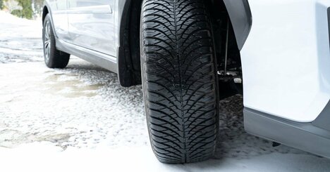 日本の冬に現れる悪魔の路面！車のタイヤ交換、雪が心配ならベストな選択は？【プロが解説】〈再配信〉