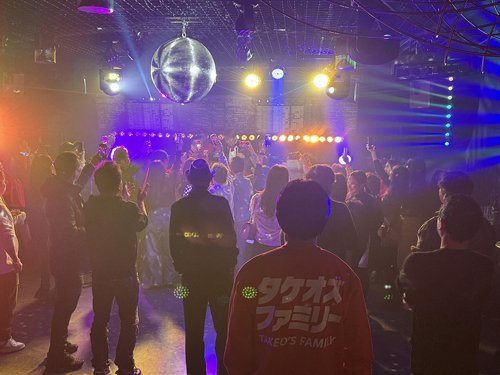 往年のディスコを彷彿とさせる栄のクラブSで