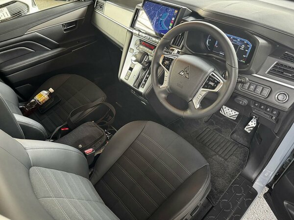 デリカD:5の運転席