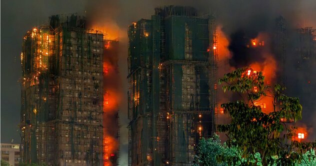 「香港市民をバカにするな！」高層マンション大火災を尻目にやりたい放題、中国政府の足元でくすぶり始めた“民意の炎”