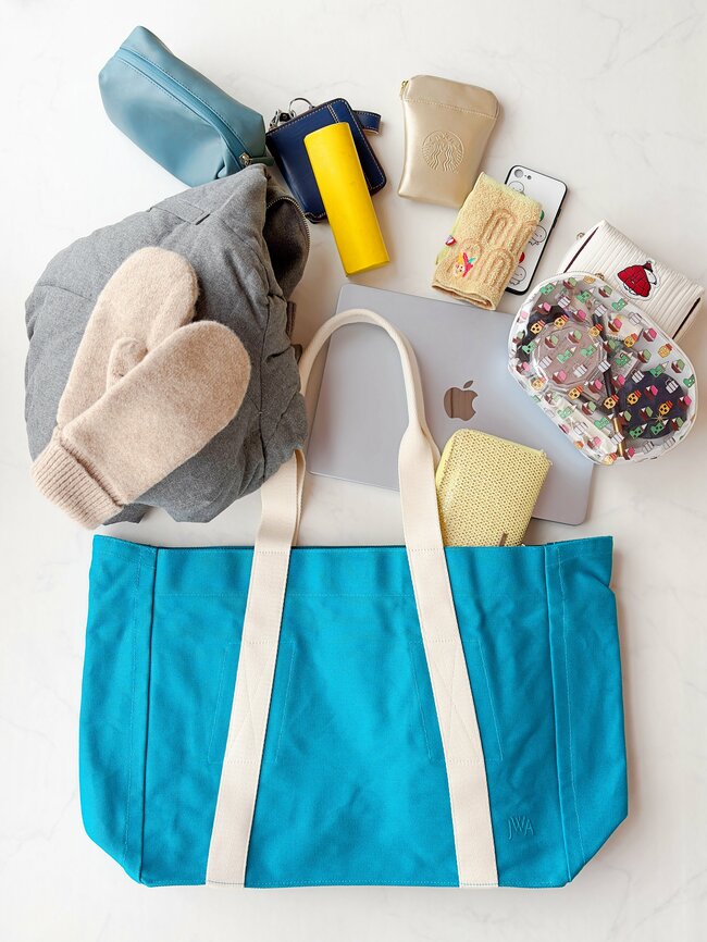 「ペットボトル10本ぐらいは楽勝」ユニクロ×JWAの“大容量バッグ”3990円→1990円は破格すぎでしょ！「旅行にもジムにも便利」「たくさん入るので重宝してます」