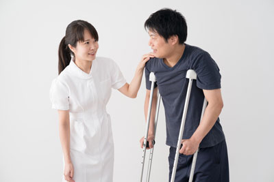 病気やケガで仕事を休んだ際の「傷病手当金」の仕組みが、国民健康保険にはありません