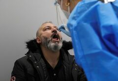 オミクロン株、コロナとの闘い新段階に突入か