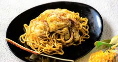 【夏休みはレンチンで何とかする！】料理未経験の男子でもカンタン！焼きそばもレンチンで!!イカとキャベツと長ねぎの「イカ焼きそば」