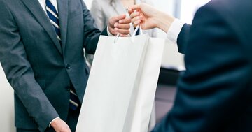 「預金1億円を2日後に解約」という客が心変わり!銀行課長の“今ならアウトな裏技”とは?