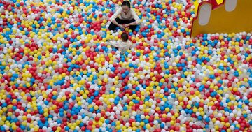 中国の地方都市「報奨金でベビーブーム」、実情は