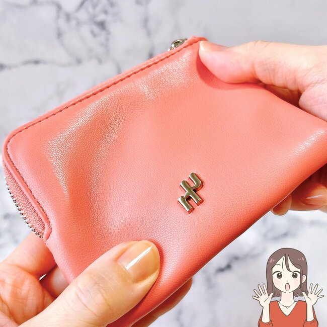 「小銭を探しやすい」ニコアンドの“コンパクトな財布”カードや診察券が21枚も入って優秀！「薄くて軽いのが良い」「小さめのバッグでもかさばらない」