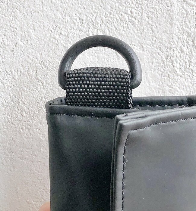 ミニ財布にちょうどいい…！ダイソーの「小銭が入るキーケース」クレカや診察券もスポッとしまえるの！