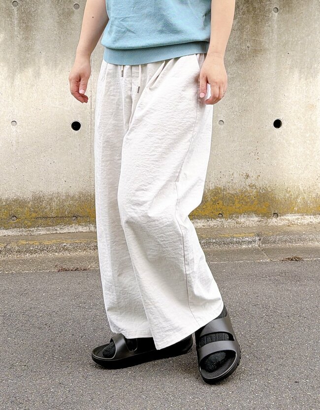 「履いてビックリ」「足が疲れにくい！」カインズの“めちゃ軽サンダル”が980円とは思えない履き心地…！「歩きやすさをサポートしています」
