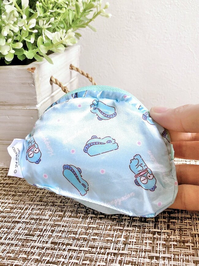 まさかのデザインに3度見した…!しまむら×サンリオの“おしりポーチ”インパクト抜群でかわいすぎる!