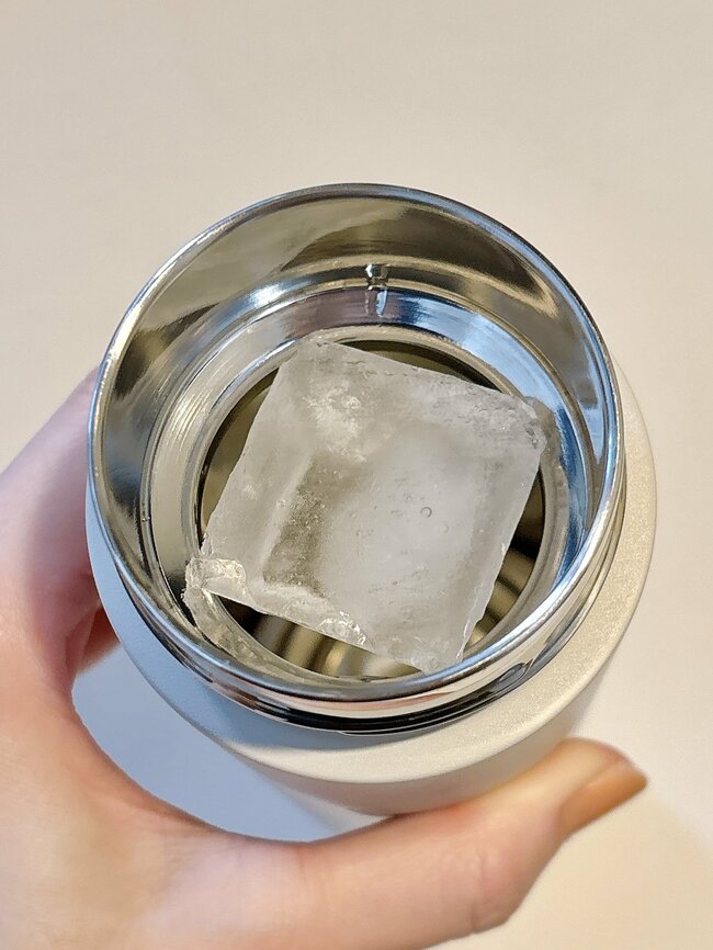 ペットボトルを買う回数が減りました！無印良品の「新作ボトル」8時間たっても氷が溶けなくてすごい…！