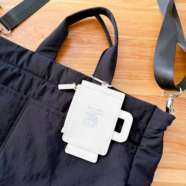 ミニ財布がわりに使えるじゃん…！コメダ珈琲の“ぺたんこケース”カップみたいなデザインが可愛すぎる！