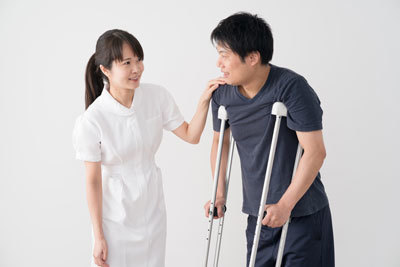 病気やケガで仕事を休んだ際の「傷病手当金」の仕組みが、国民健康保険にはありません