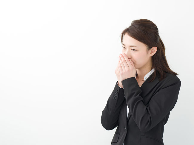 口が異常に渇き、加湿器も効かない「ドライマウス」が増えている