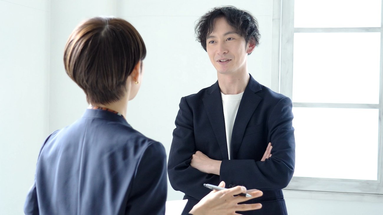 「あの人、変わってるよね」「あいつ仕事できないんだよなぁ」本人のいないところで部下の悪口を言うのは、パワハラになる?