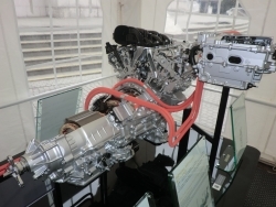 トヨタが狙う“第四のエコカー”か <br />プレミアムハイブリッド車という新カテゴリー