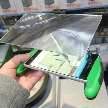 スマホで大画面プレー！ 拡大鏡やL/Rボタンがついた万能スマホグリップ
