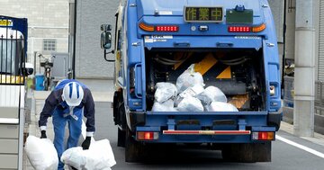 ゴミ処理業者の息子が泣いた同級生の「心ない言葉」母親が誓った偏見との闘い