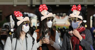 東京ディズニーで「女子高生がタバコ吸ってます!」注意しようと近づいてわかった女性の正体