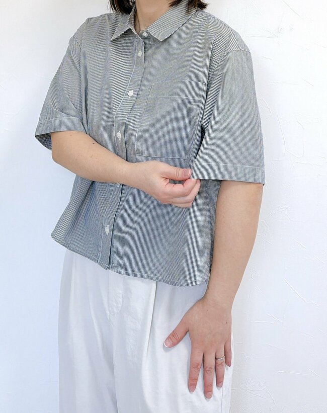サッと羽織るだけでカワイイ！無印良品の「着痩せトップス」サラッと涼しくて、二の腕カバーもばっちり！