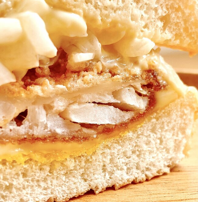 「バイト歴5年だったわたしのイチオシ」モスバーガーの“隠れ人気メニュー”が絶品すぎる！「子供の頃からずっと食べてる」「モスで1番うまいんだから！」【実食レビュー】