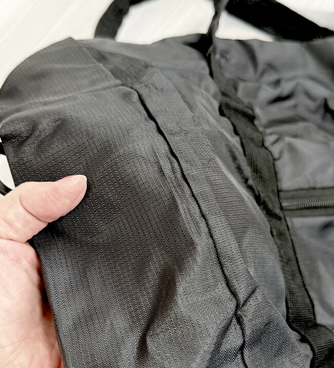 2泊分の荷物が入った!ダイソーの「ガバッと開く大容量バッグ」小さく畳めて天才すぎる!《購入レビュー》
