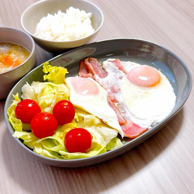 「全色揃えたい」「料理が映えます」無印良品の“惣菜屋みたいなプレート”まとめ買いして大正解でした！「自炊のモチベーションが上がりました」《購入レビュー》
