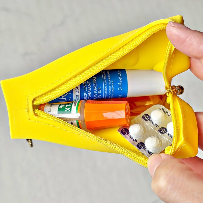 「買わずにはいられなかった」「ふつーに衝動買いしたわ」タリーズ×トムとジェリーの“チーズみたいなポーチ”エコバッグ付きで可愛すぎる…！