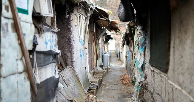 韓国映画「パラサイト」の“半地下”生活すらまだマシ？韓国の貧困層のリアル