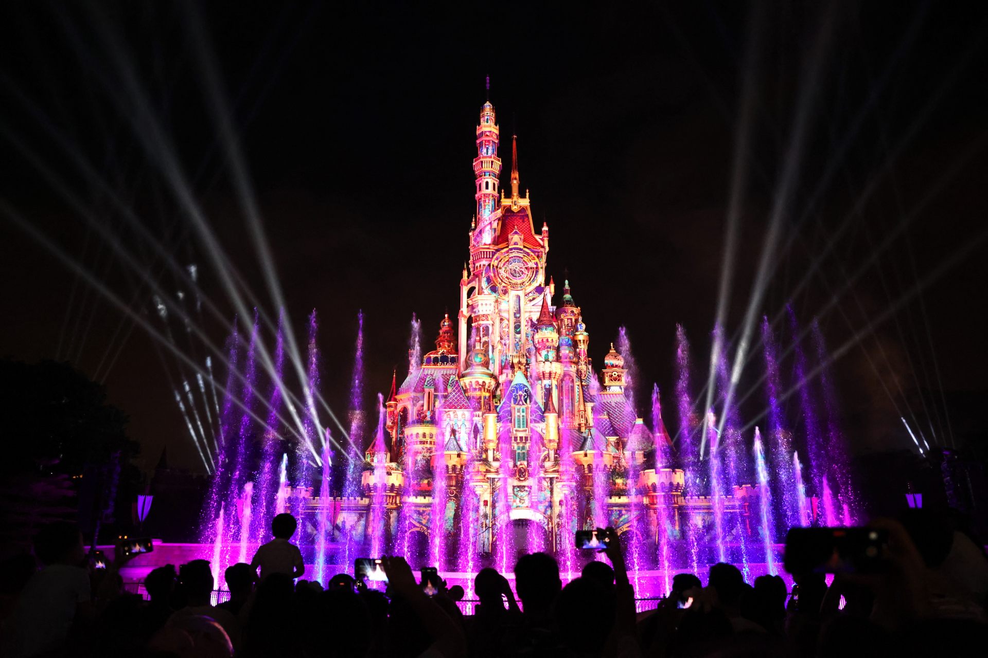 香港ディズニーランドがリニューアル!日本で体験できないものは?【写真付き最新レポート】