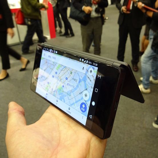 久々の二画面がスゴイ屏風スマホ「M Z-01K」を見る | ASCII 新着