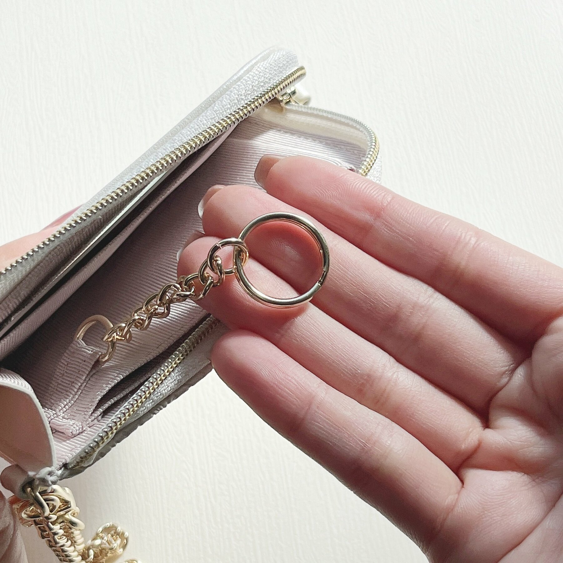 もう普通の財布に戻れない…！アフタヌーンティーの「高見えミニ財布」薄いのに鍵もカードも入って優秀なの！