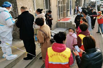 中国の「隔離保険」販売に打撃、コロナ感染急増で
