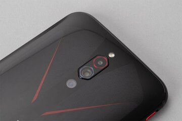 国内では新顔のゲーミングスマホ「RedMagic 5」をフォトレポ