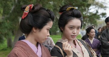 外国人は妖怪じゃないのに…ヘブン(トミー・バストウ)ついに来日!おトキが本能的に感じた“違和感”〈ばけばけ第21回〉