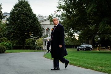 トランプ氏と関係者、コロナ予防策を常に軽視
