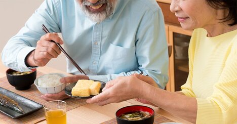 高齢者はタンパク質をとって筋肉量維持を！腎機能低下とは関連なし