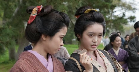 外国人は妖怪じゃないのに…ヘブン（トミー・バストウ）ついに来日！おトキが本能的に感じた“違和感”〈ばけばけ第21回〉